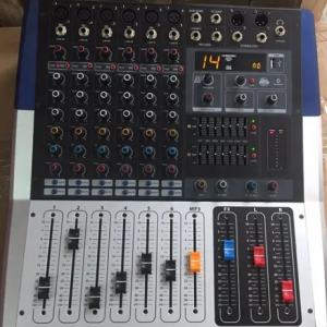 audio mixing console